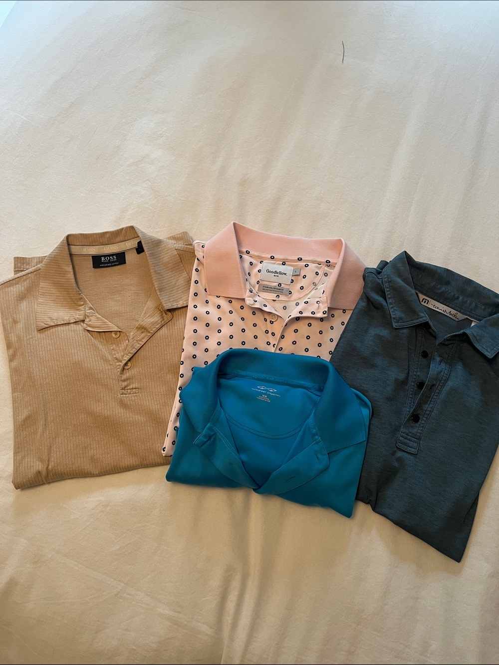 Lot of 4 men’s gold shirts